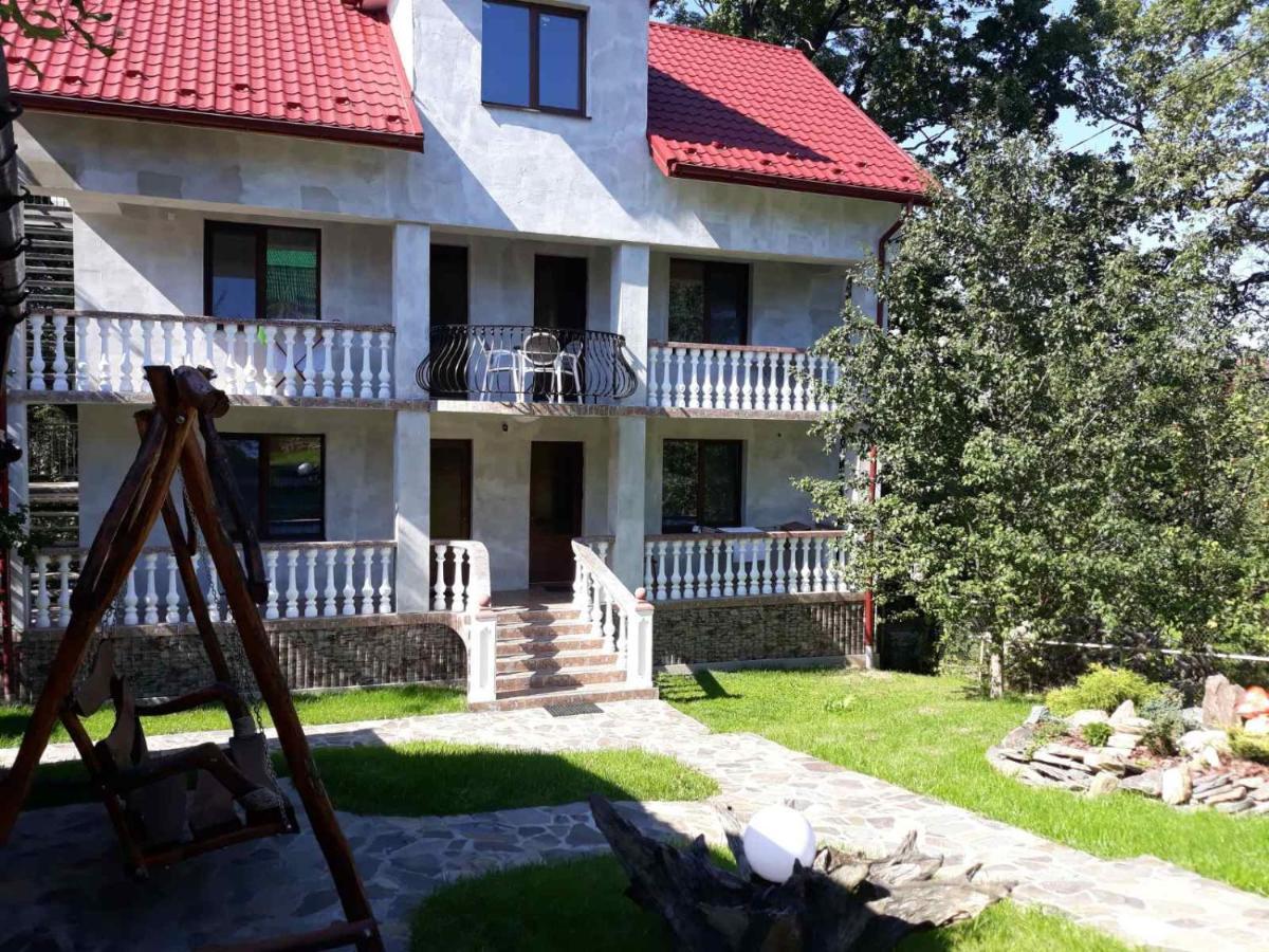 У Михайла Bed & Breakfast ตรุสคาเวตส์ ภายนอก รูปภาพ