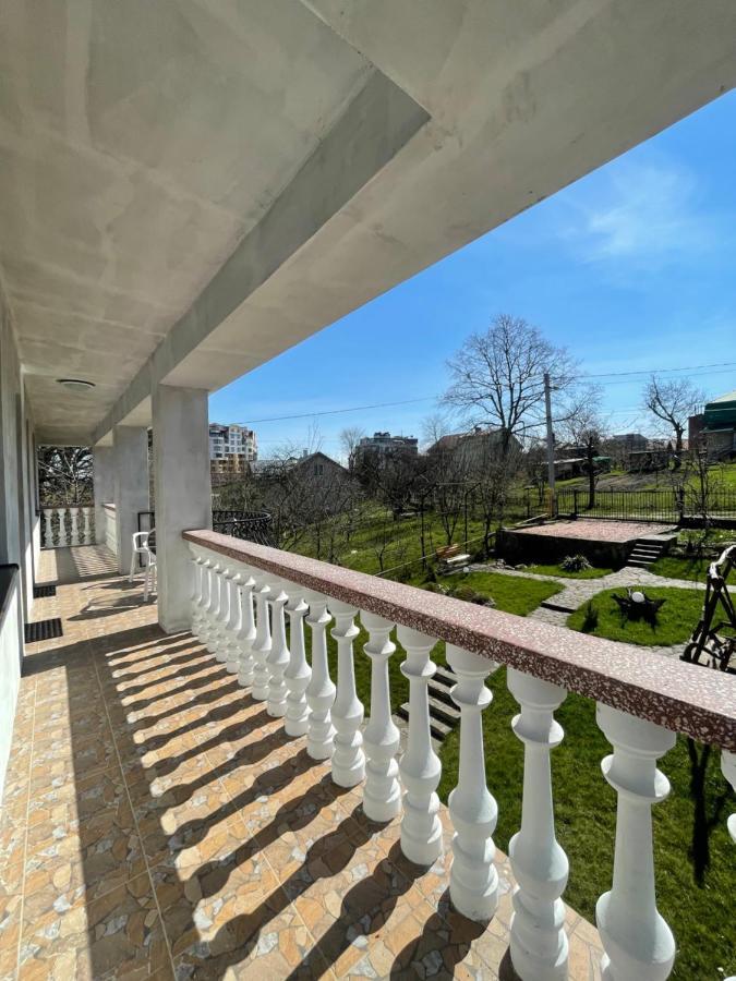 У Михайла Bed & Breakfast ตรุสคาเวตส์ ภายนอก รูปภาพ